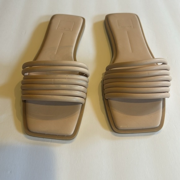 NWT Dolce Vita slip on tan cream sandals with bands in front great for driving - Picture 4 of 7